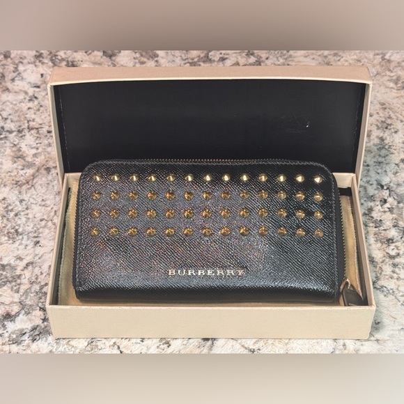 NWOT✨BURBERRY w/ DUSTY & BOX, STUDDED Patent Leather Long Zip Wallet IMMACULATE - Picture 5 of 12